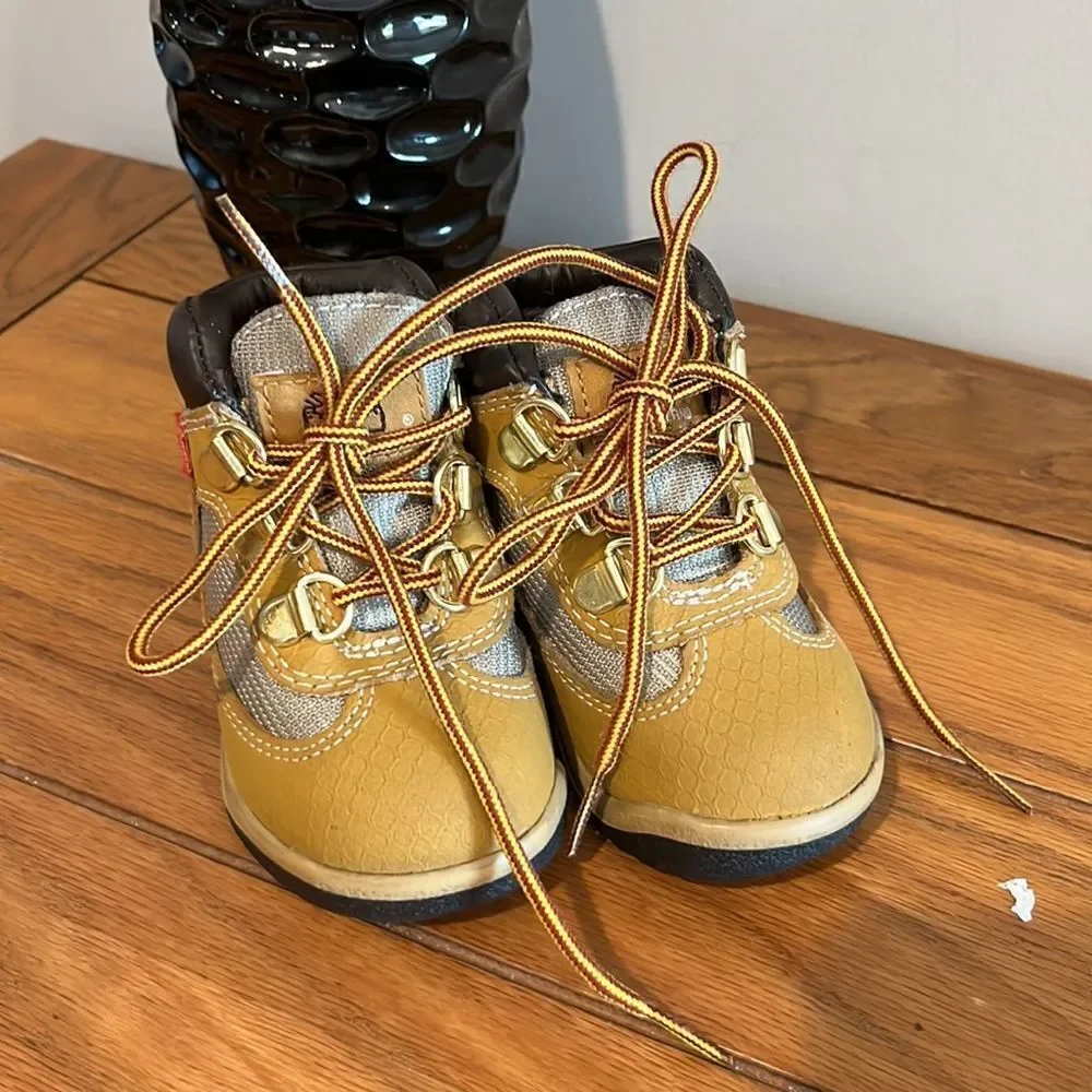 EUC Timberland Toddler Field Boots Size 4.